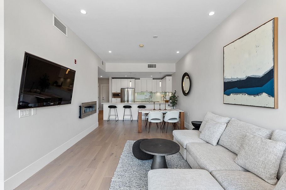 206 1591 Bowser Avenue North Vancouver, BC - 12