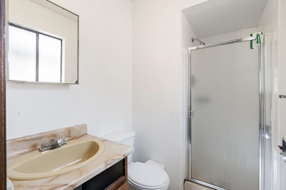 3226 W 5th Avenue Vancouver, BC - 10