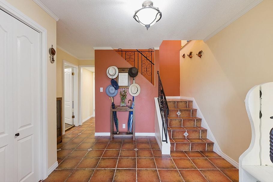 704 Maurelle Court North Vancouver, BC - 23