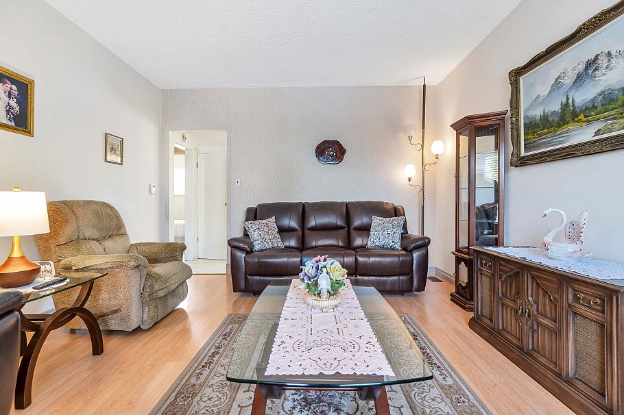 2560 Adanac Street Vancouver, BC - 5