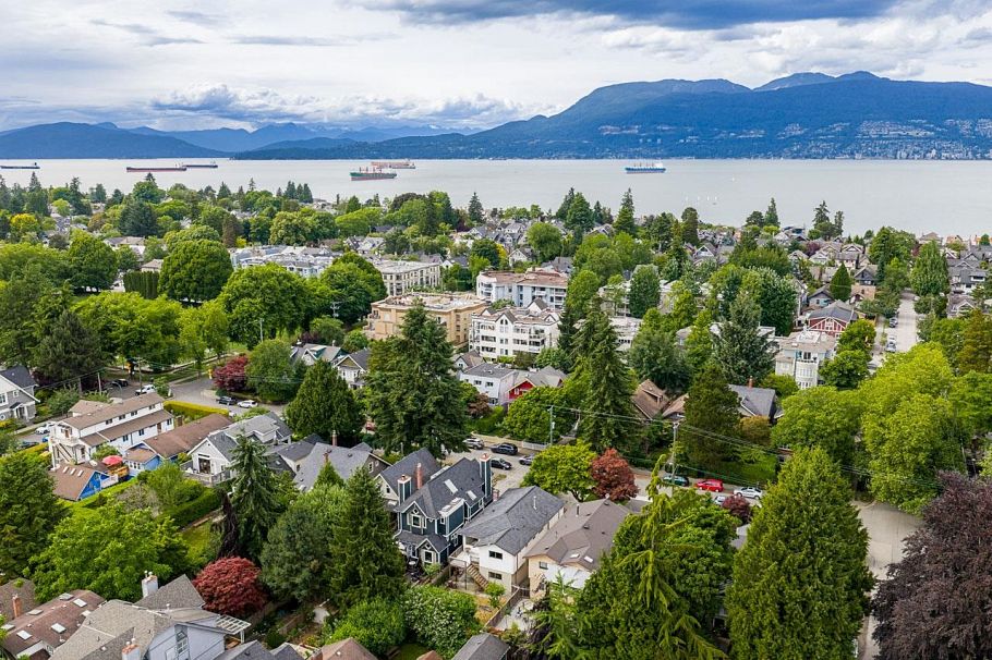 3226 W 5th Avenue Vancouver, BC - 38