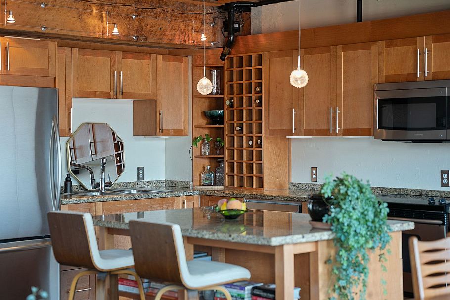 305 41 Alexander Street Vancouver, BC - 9