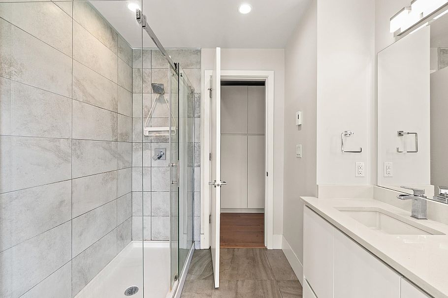 202 1591 Bowser Avenue North Vancouver, BC - 14