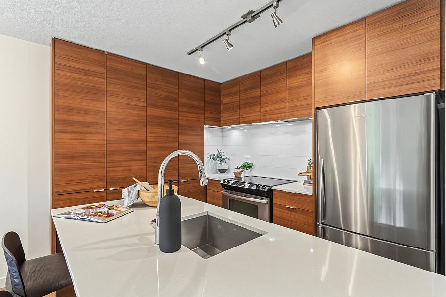 210 1677 Lloyd Avenue North Vancouver, BC - 11