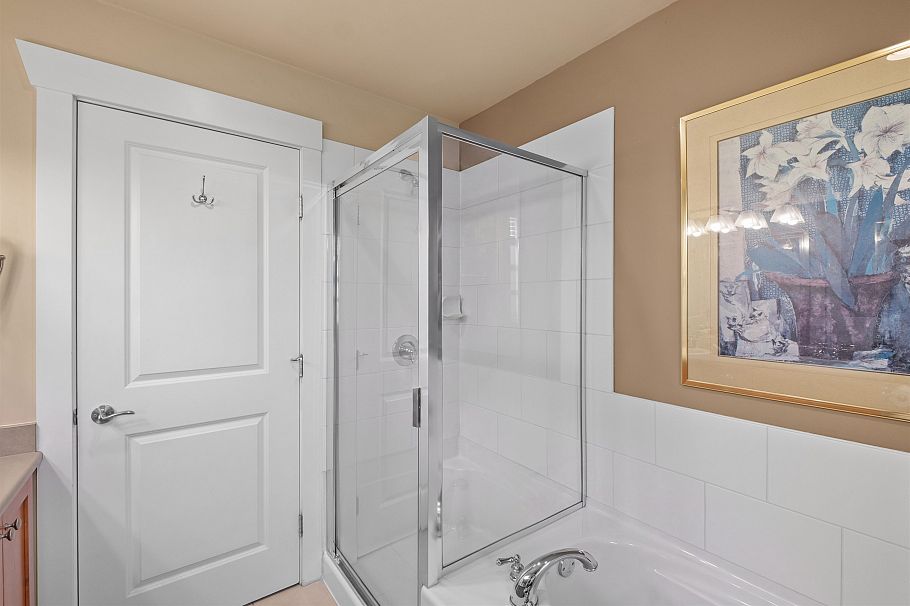 261 E Queens Road North Vancouver, BC - 14