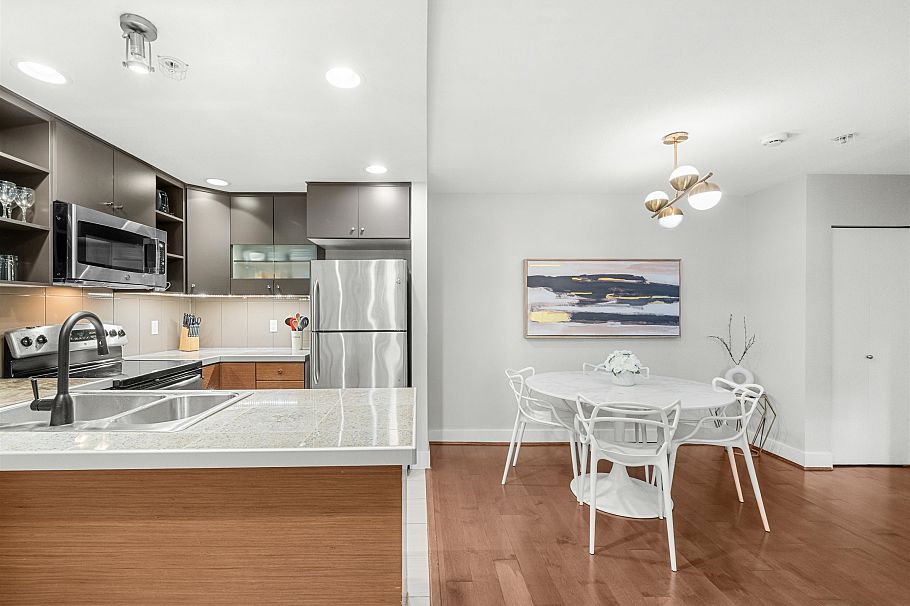 78 728 W 14th Street North Vancouver, BC - 6