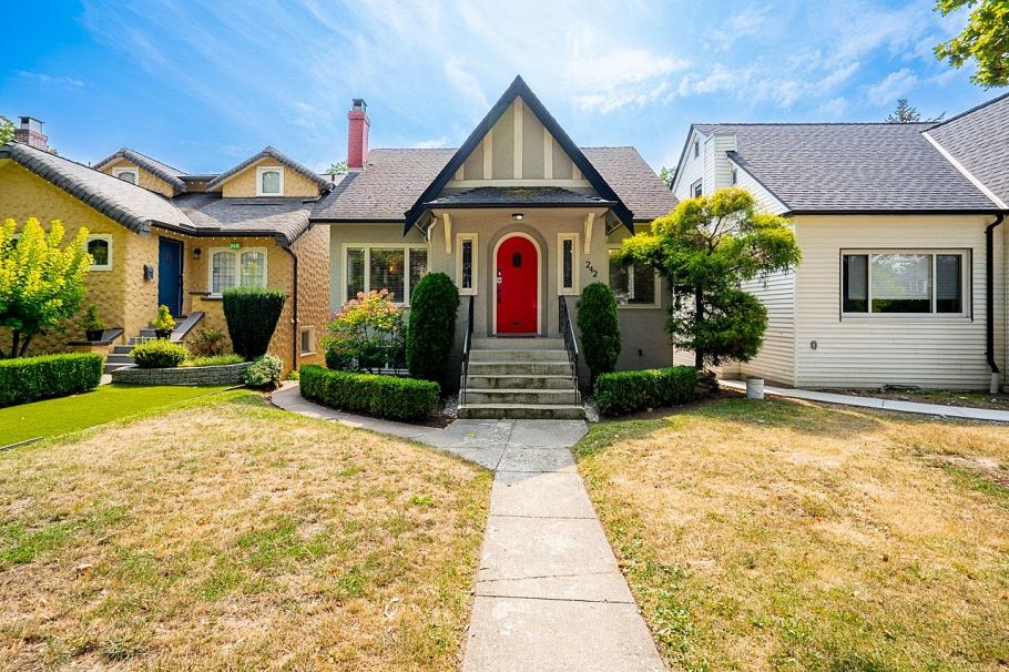 242 W 21st Avenue Vancouver, BC - 2