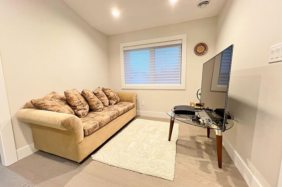 6576 Yew Street Vancouver, BC - 8