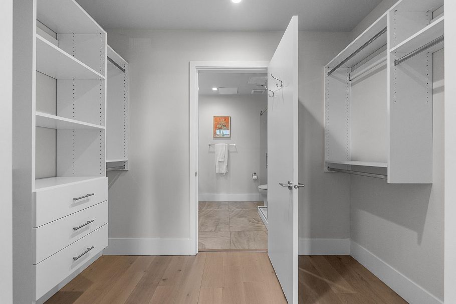 206 1591 Bowser Avenue North Vancouver, BC - 17
