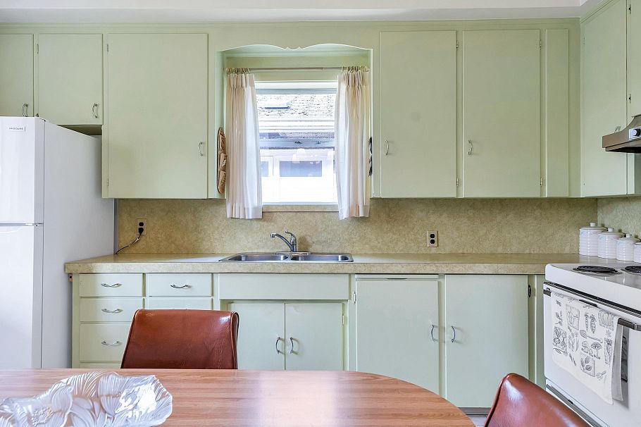 2560 Adanac Street Vancouver, BC - 8