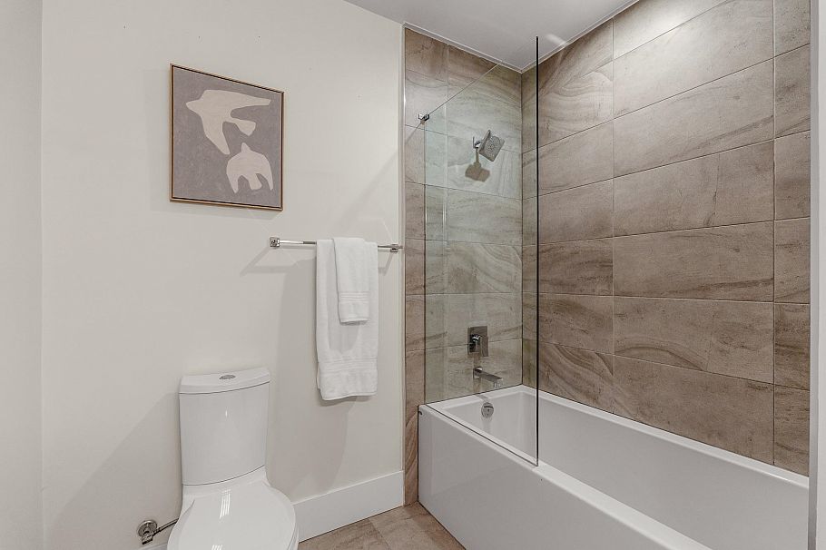 206 1591 Bowser Avenue North Vancouver, BC - 24