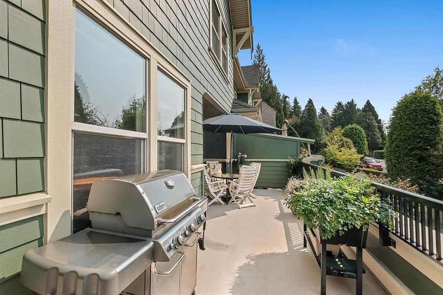 261 E Queens Road North Vancouver, BC - 24