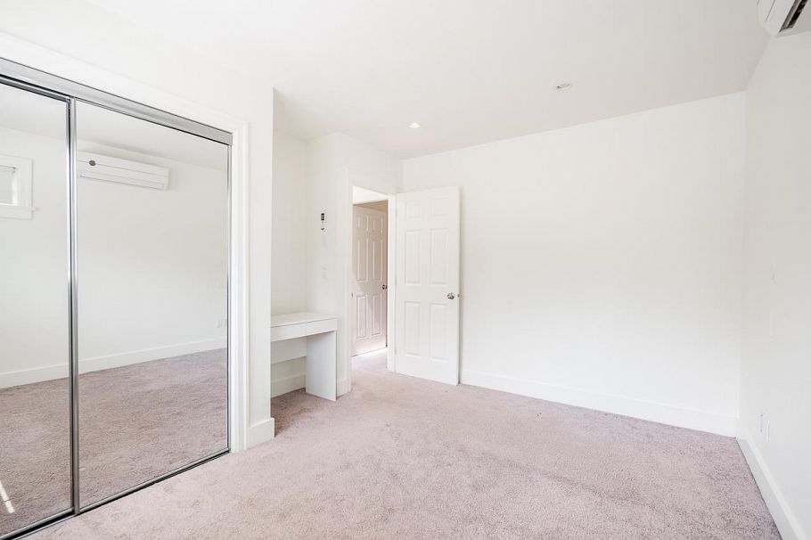 242 W 21st Avenue Vancouver, BC - 24