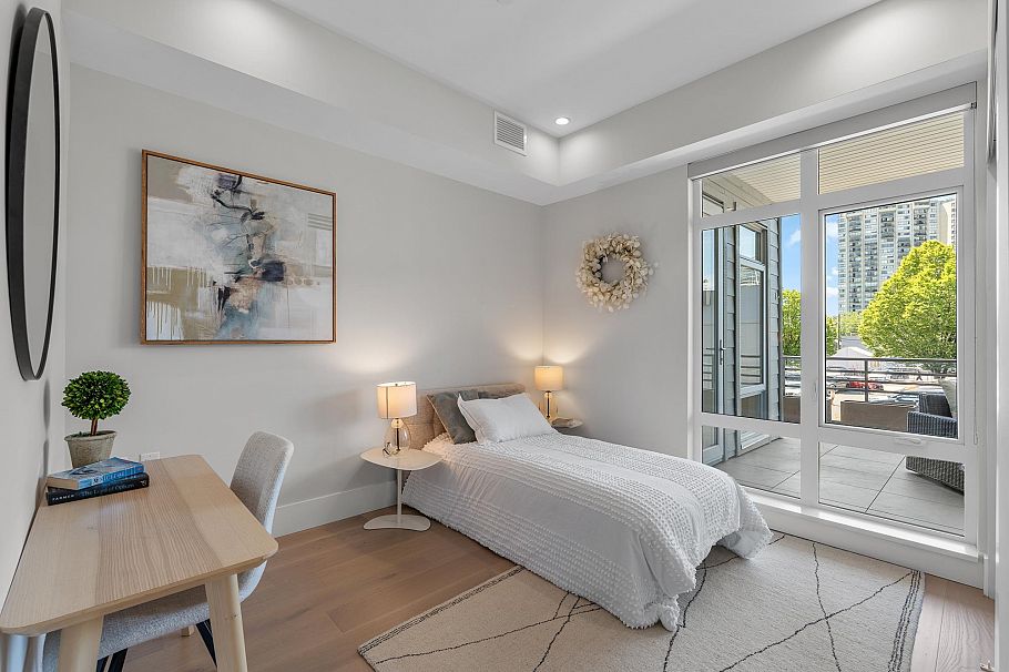206 1591 Bowser Avenue North Vancouver, BC - 21