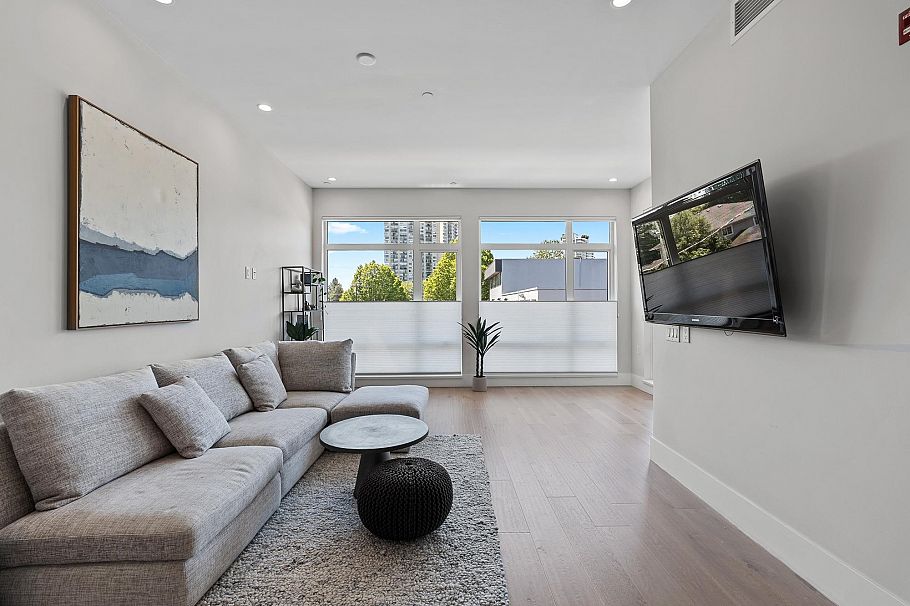 206 1591 Bowser Avenue North Vancouver, BC - 10