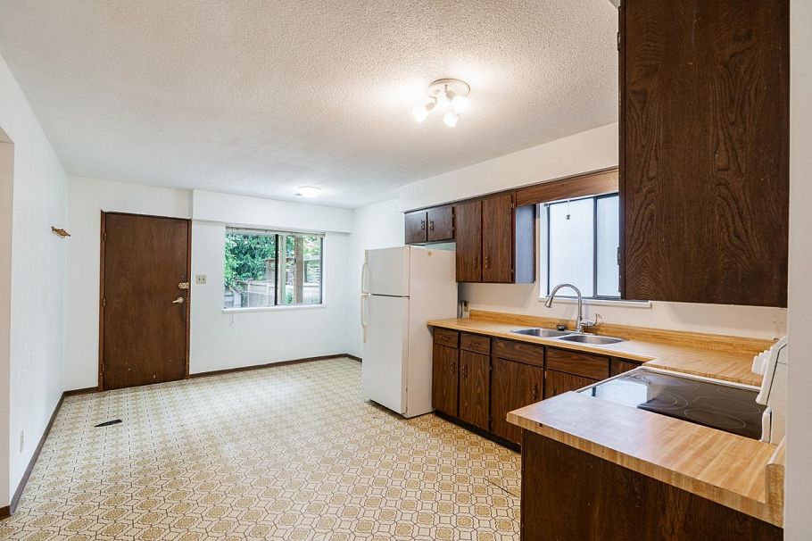 3226 W 5th Avenue Vancouver, BC - 16
