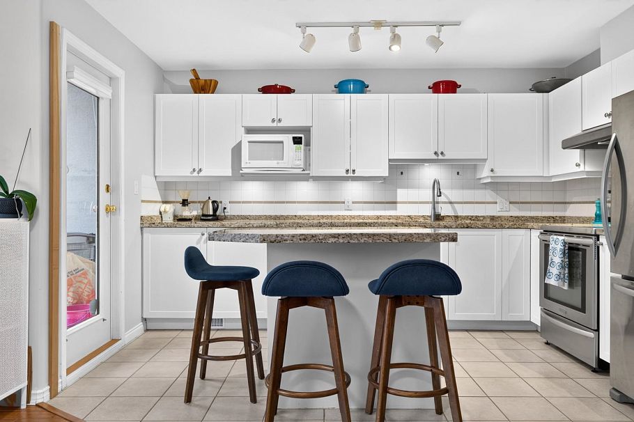 109 225 E 6th Street North Vancouver, BC - 11