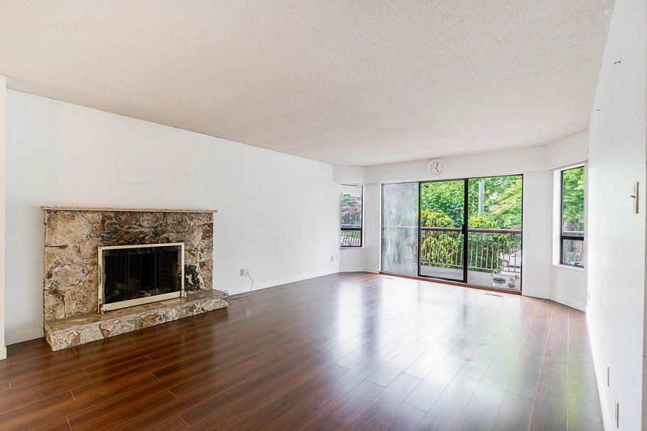 3226 W 5th Avenue Vancouver, BC - 2