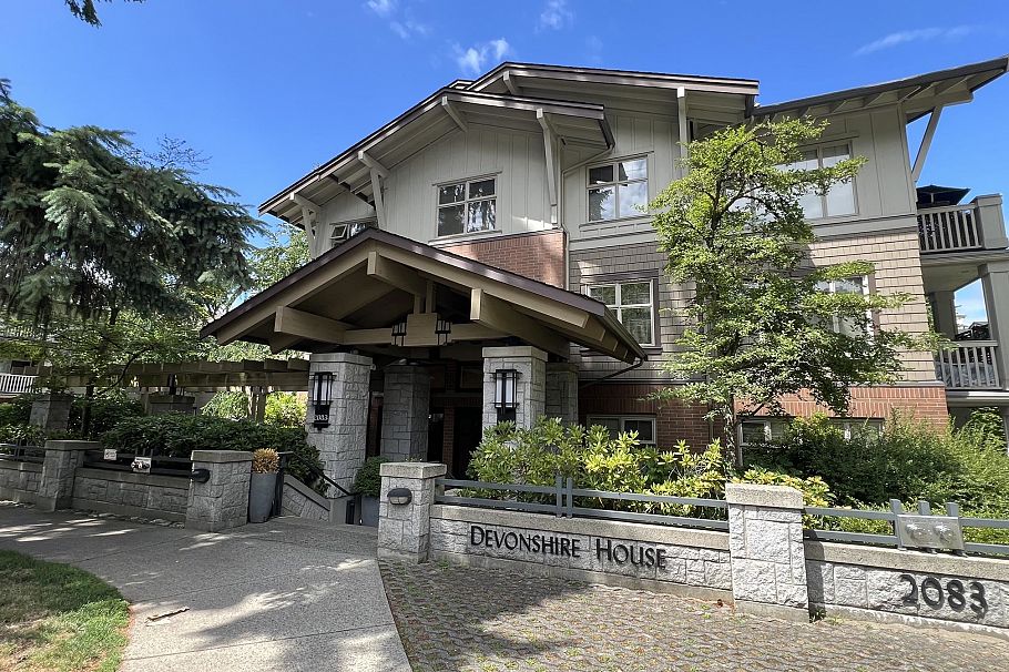 425 2083 W 33rd Avenue Vancouver, BC - 1