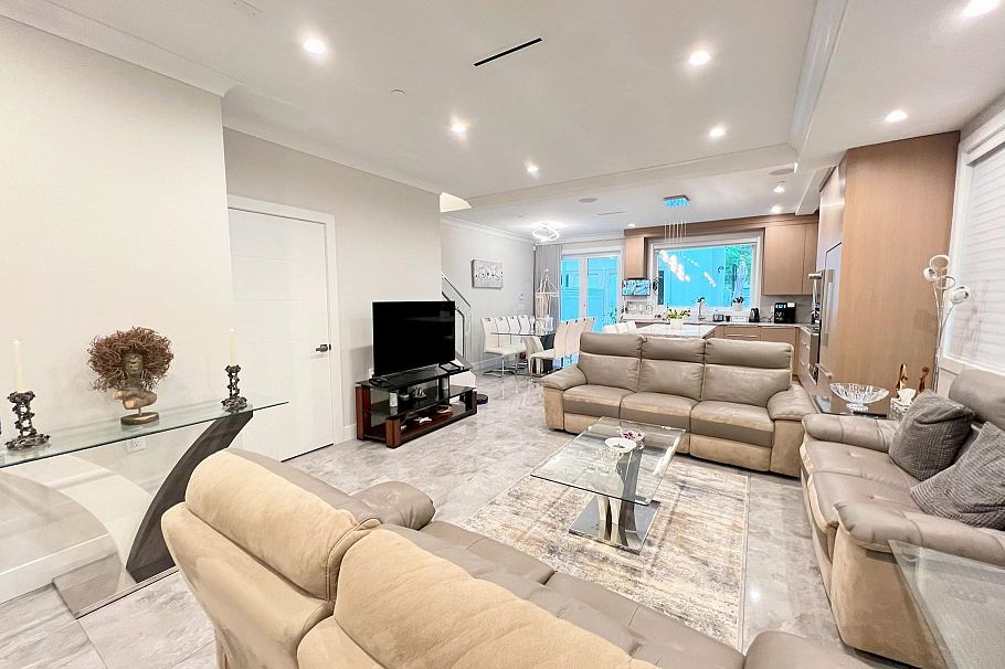 6576 Yew Street Vancouver, BC - 3