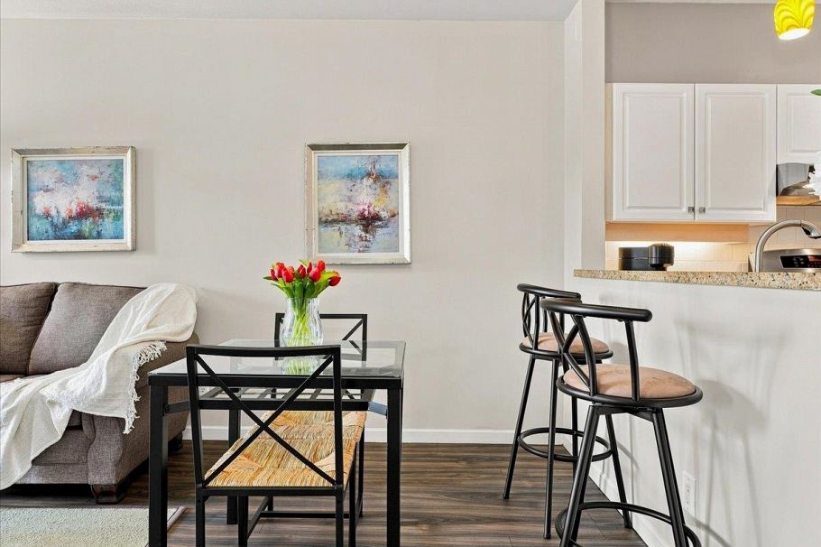 317 3629 Deercrest Drive North Vancouver, BC - 9