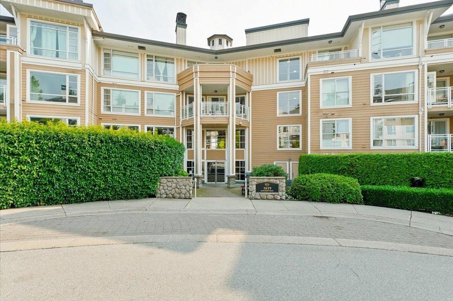 317 3629 Deercrest Drive North Vancouver, BC - 21