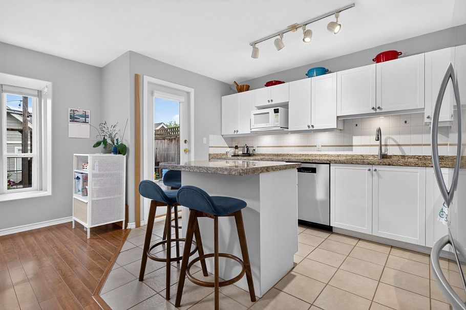109 225 E 6th Street North Vancouver, BC - 10