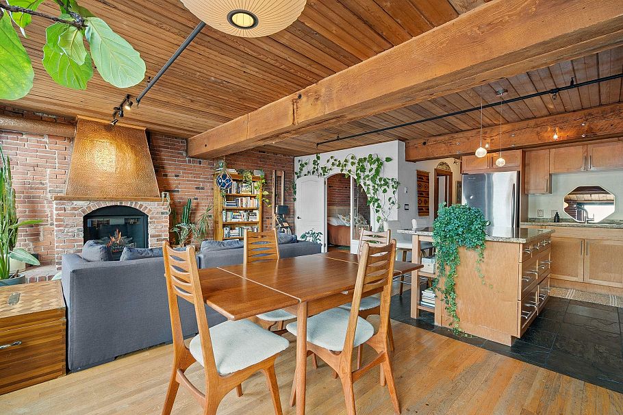 305 41 Alexander Street Vancouver, BC - 2