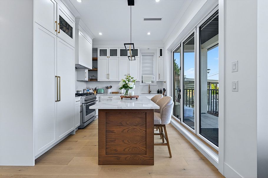 4990 Sherbrooke Street Vancouver, BC - 9