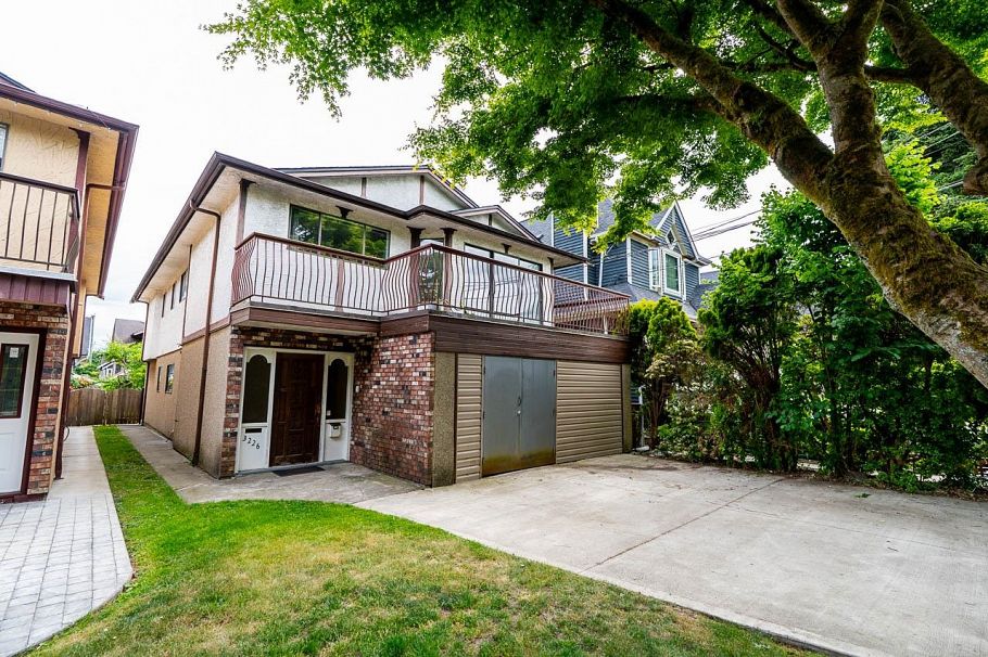 3226 W 5th Avenue Vancouver, BC - 1