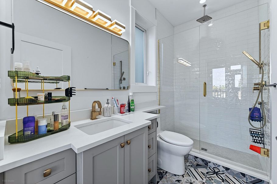 4990 Sherbrooke Street Vancouver, BC - 14