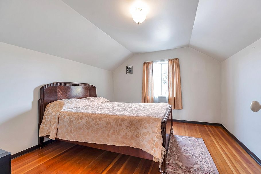 2560 Adanac Street Vancouver, BC - 16