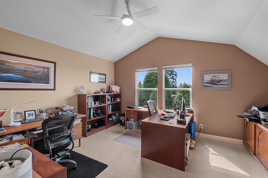 261 E Queens Road North Vancouver, BC - 12
