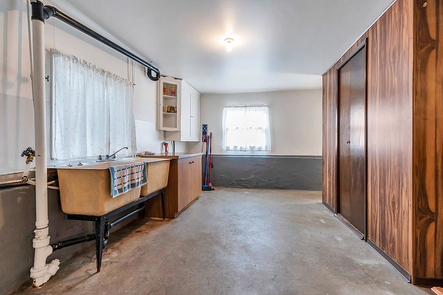 2560 Adanac Street Vancouver, BC - 18