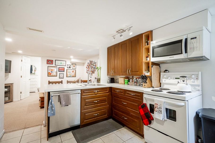242 W 21st Avenue Vancouver, BC - 28