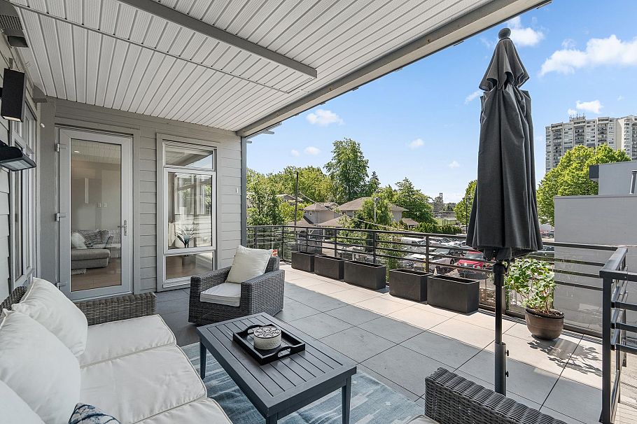206 1591 Bowser Avenue North Vancouver, BC - 2