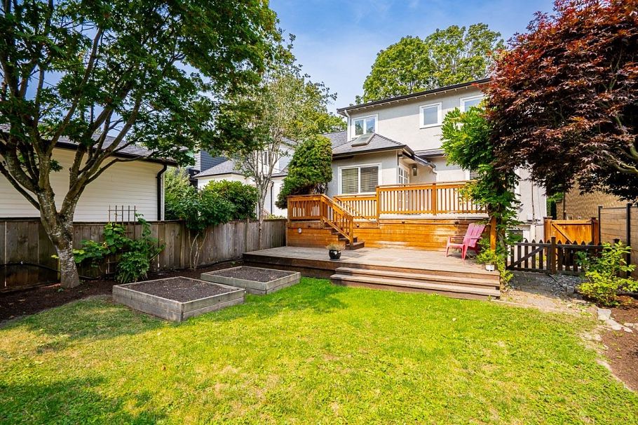 242 W 21st Avenue Vancouver, BC - 39