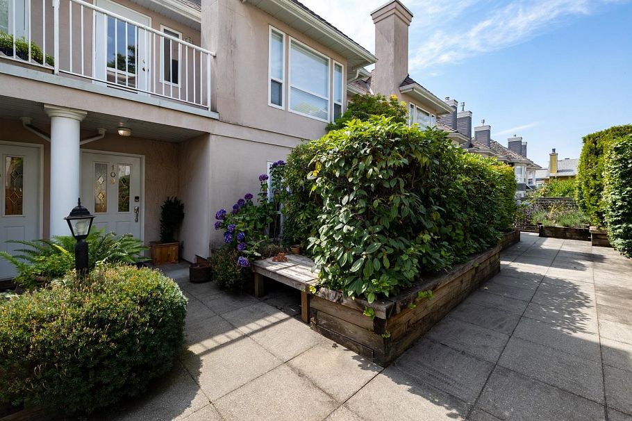 109 225 E 6th Street North Vancouver, BC - 1