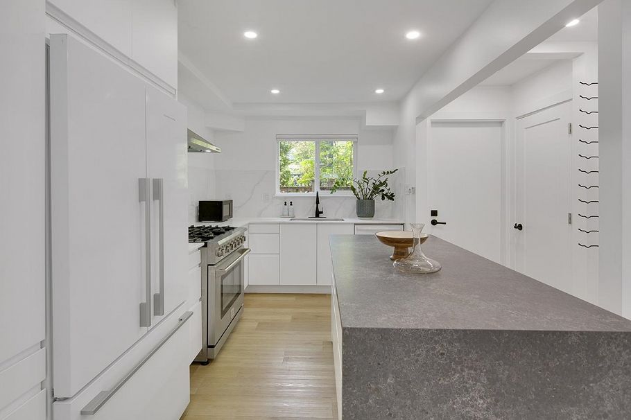 2977 W 6th Avenue Vancouver, BC - 19