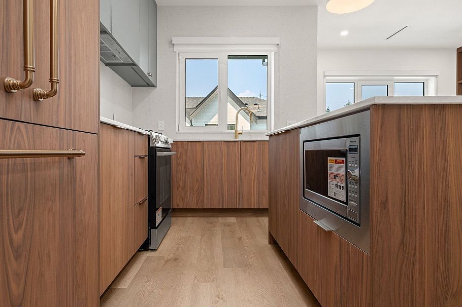 SL 3 2333 E 54th Avenue Vancouver, BC - 5