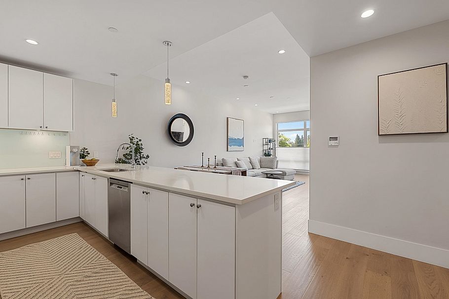 206 1591 Bowser Avenue North Vancouver, BC - 4