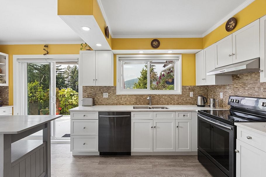 704 Maurelle Court North Vancouver, BC - 11