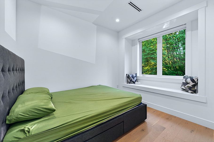 4990 Sherbrooke Street Vancouver, BC - 16