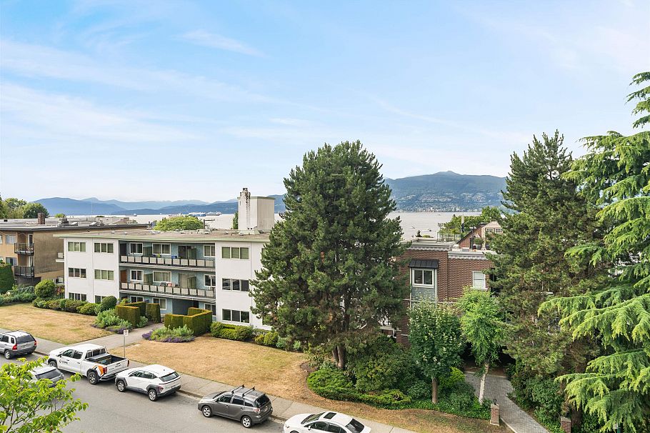 210 2234 W 1st Avenue Vancouver, BC - 17