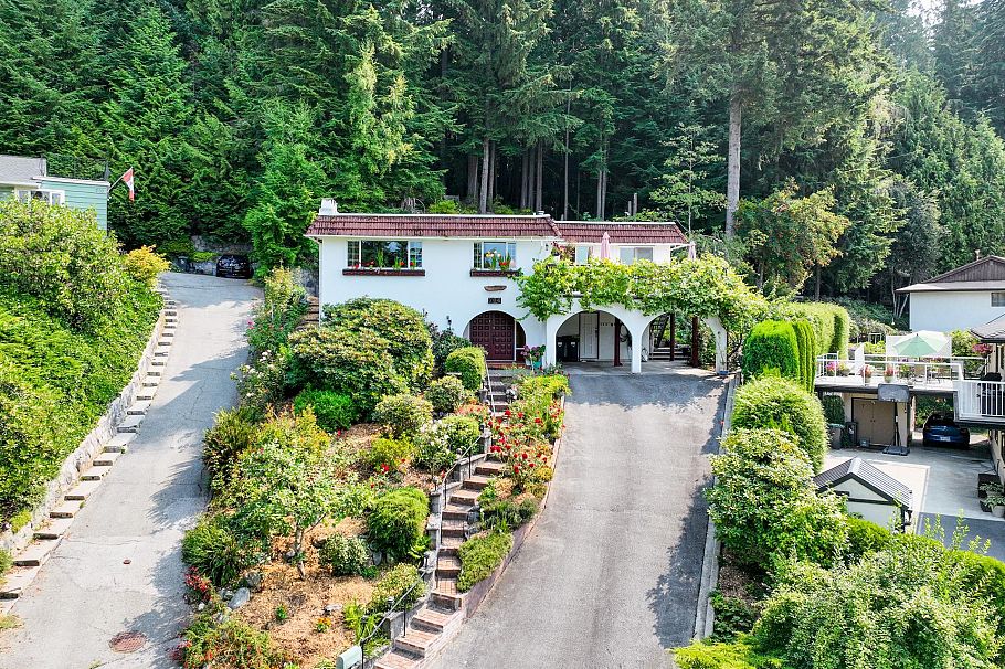 704 Maurelle Court North Vancouver, BC - 39