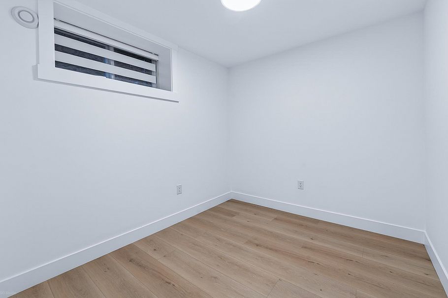 4990 Sherbrooke Street Vancouver, BC - 23