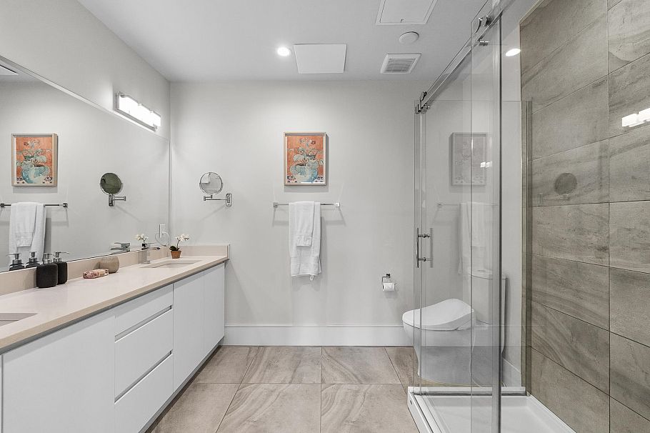 206 1591 Bowser Avenue North Vancouver, BC - 18