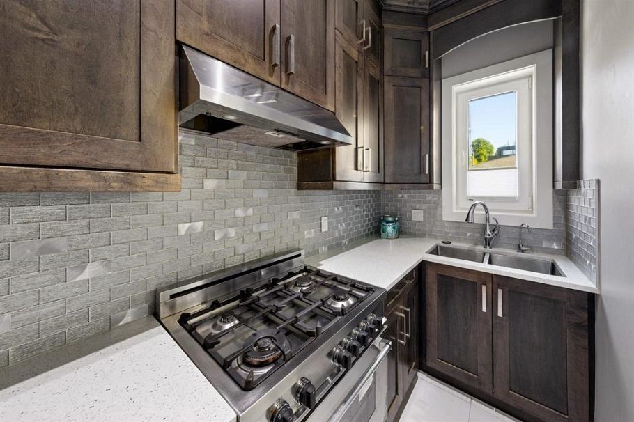 3078 W 20th Avenue Vancouver, BC - 17