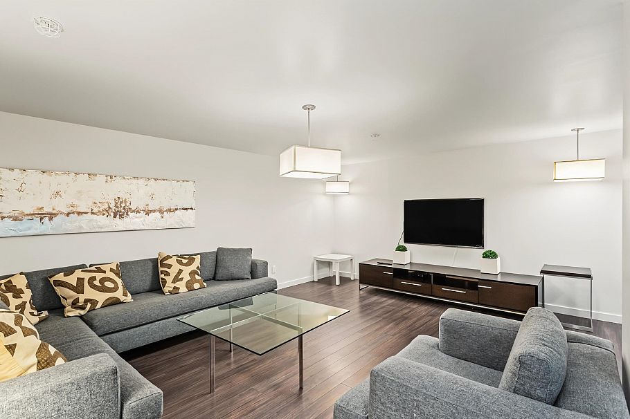 210 1677 Lloyd Avenue North Vancouver, BC - 30