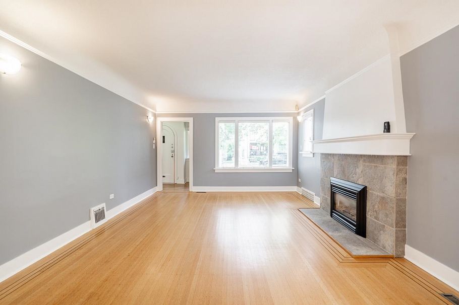 242 W 21st Avenue Vancouver, BC - 5